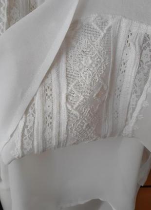 Красива блузка з мереживом, цікава деталь на спинці, + ...3 фото