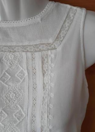 Красива блузка з мереживом, цікава деталь на спинці, + ...5 фото