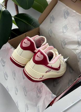 Женские кроссовки ньяжевые с бордовым nike air force cherry2 фото