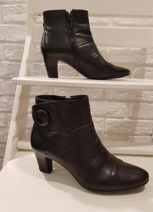 Шкіряні ботильйони, черевики geox у розмірі 37.