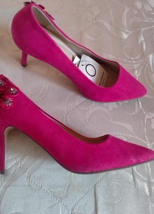 Бомбезні туфельки 42 р