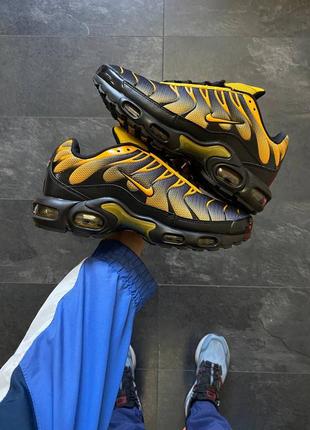 Мужские кроссовки черные с желтым nike air max plus tn sundial4 фото