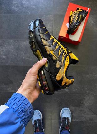 Мужские кроссовки черные с желтым nike air max plus tn sundial3 фото