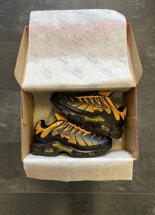 Мужские кроссовки черные с желтым nike air max plus tn sundial5 фото