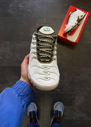 Чоловічі кросівки бежеві з оливковим nike air max plus tn "beige olive"7 фото