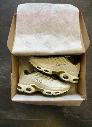 Мужские кроссовки бежевые с оливковым nike air max plus tn "beige olive"6 фото
