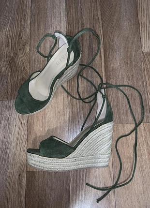 Босоніжки на завязках