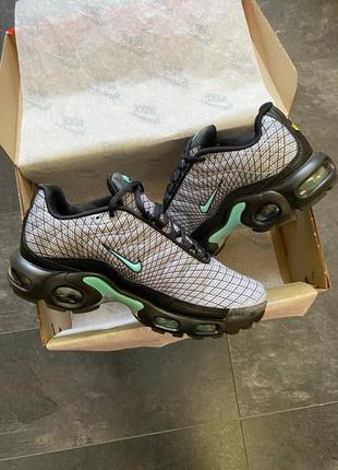 Чоловічі кросівки сірі з чорним nike air max plus tn spirograph5 фото