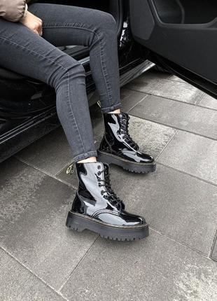 Лаковые ботинки dr martens с мехом на платформе2 фото