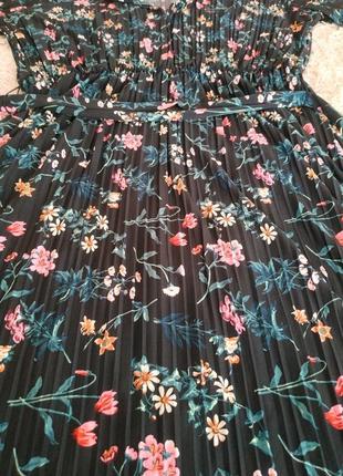 Трикотажное плиссированное платье с цветочным принтом oasis8 фото