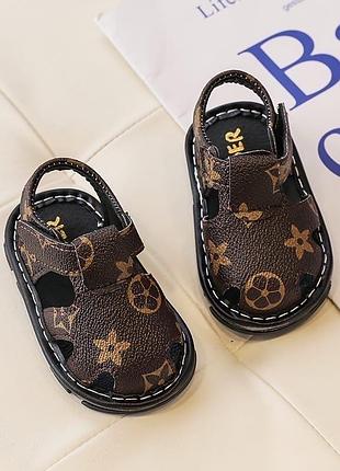 Босоножки для малышей