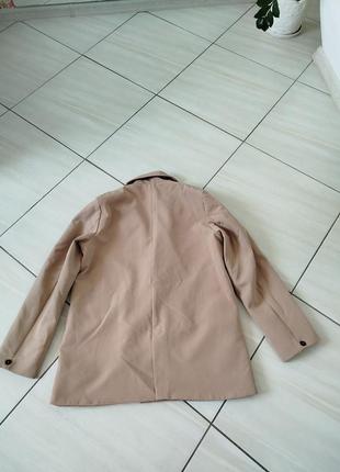 Бежевый пиджак двубортный2 фото