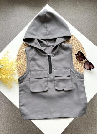 Стильна жилетка з карманами