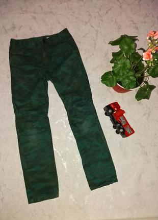 Джинсы камуфляжные на 7-8 лет