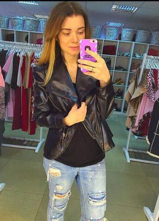 Стильна і зручна куртка з еко-шкіри