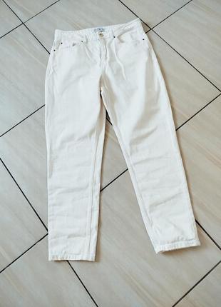 Белые джинсы мом1 фото