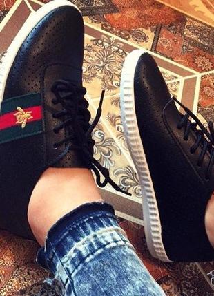 Кеди осталось два размера