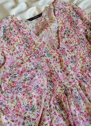 Ніжна квіткова блуза