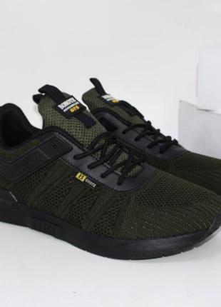 Чоловічі кросівки великих розмірів