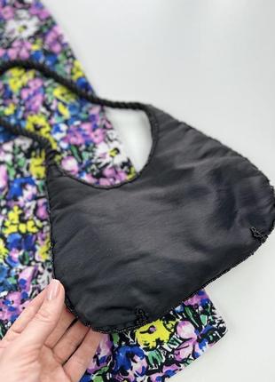 Роскошная сумочка, усыпанная узорами из бисера4 фото