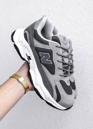 Чоловічі весняні молодіжні кросівки в стилі new balance нью беланс сірі з білим еко-замша сітка весна-літо nb848 фото