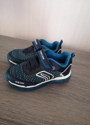 Кроссовки, светятся