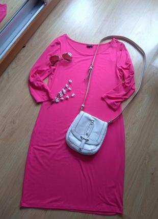 Яскраво-рожеве базову сукню must have класичне