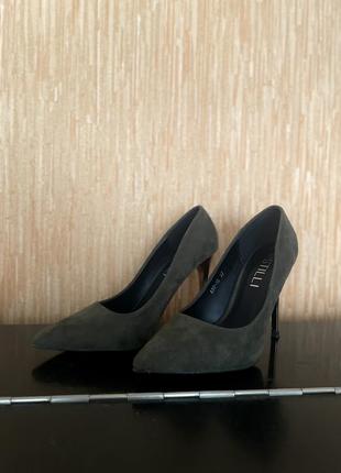 Туфли на металлических каблуках1 фото