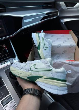 Чоловічі кросівки найк рунтек білі с зеленим / nike runtekk white green7 фото