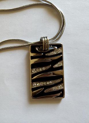 Подвеска с полосками и камнями