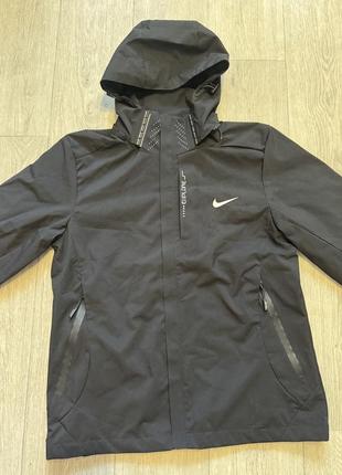 Новая рефлективная ветровка от nike на gore-tex