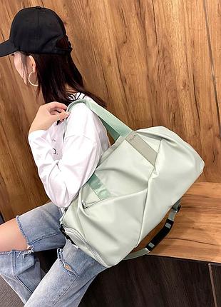 Женская спортивная сумка с отделом для обуви