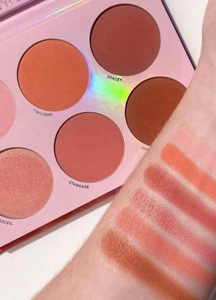 Палетка румʼян lunar beauty moon prism blush palette