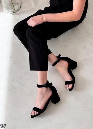 Черные женские босоножки на маленьком каблуке каблуке замшевые5 фото