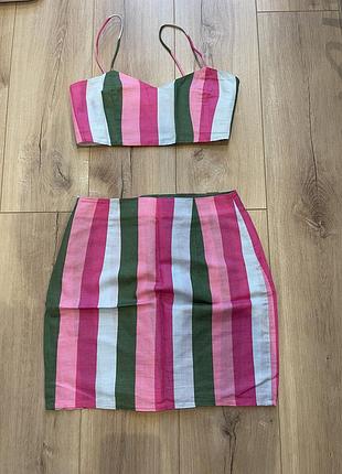 Топ и ягодица zara