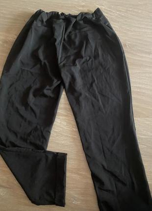 Легкие брюки на резинке с карманами4 фото