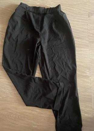 Легкие брюки на резинке с карманами5 фото