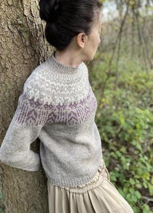 Вязаный шерстяной женский свитер с узором
