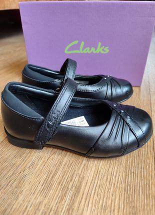 Дитячі шкільні туфлі clarks розмір 24