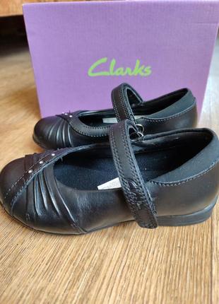 Детские школьные туфли clarks размер 244 фото