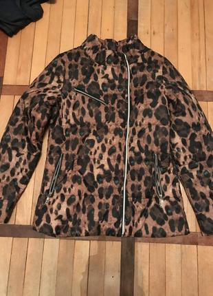 Продам куртку демисезоную з леопардовим принтом