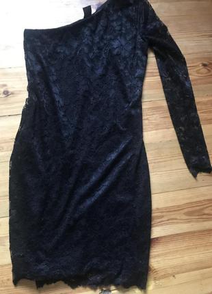 Маленька чорна сукня