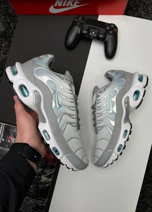 Nike air max plus silver sky