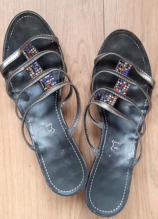 Босоніжки танкетка шльопанці італія шкіра 41 розмір стрази