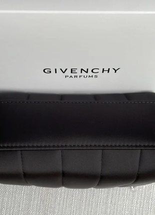 Чорна косметичка givenchy iconic black pouch оригінал2 фото