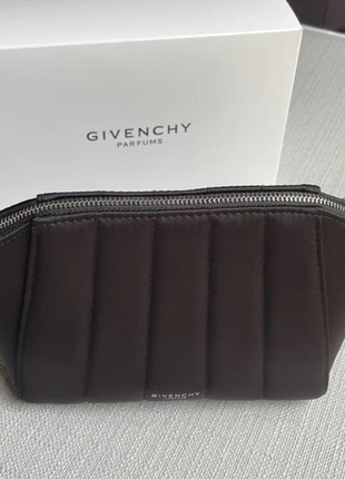 Чорна косметичка givenchy iconic black pouch оригінал4 фото