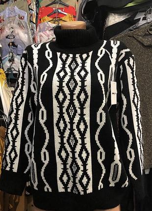 Чорний з білим гольф