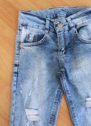 Голубые джинсы с дырками, на 5 лет3 фото