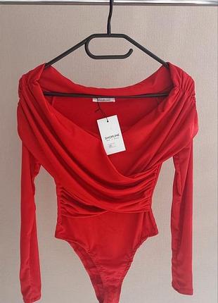 Трендовий боді з драпіруванням