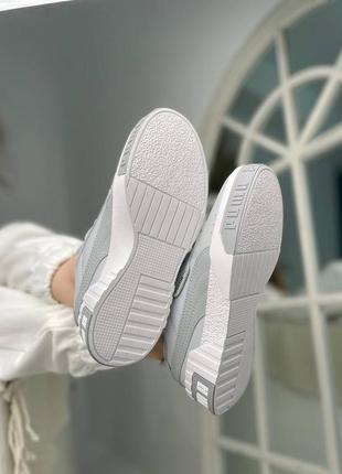 Сірі жіночі кеди puma cali розпродаж жіночі кросы сіро-білі puma cali grey white для вулиці. сірі кросівки пума калі повсякденні для дівчат8 фото